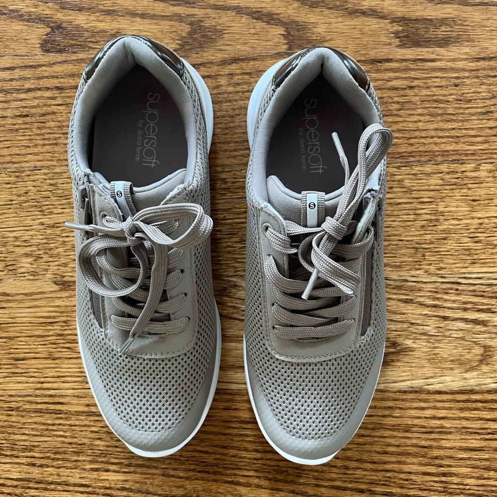 Diana Ferrari supersoft sneakers size 8